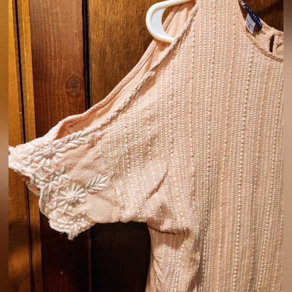 Women's Cold Shoulder Pale Pink Embroidered Blouse Simply Styled Small - Picture 2 of 3